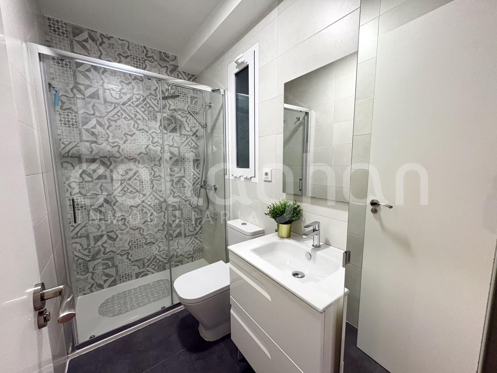 Appartement de 2 chambres à louer à Valence ville - 1 250 € (Ref: 9920605)