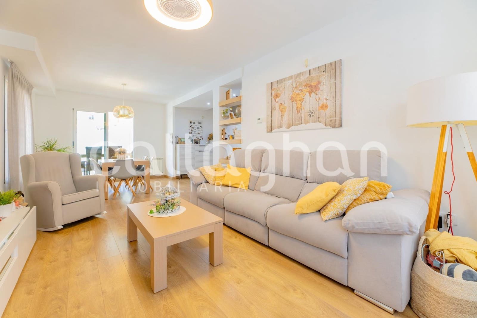 4 makuuhuone Rivitalo myytävänä paikassa La Pobla de Vallbona mukana uima-altaan 
autotalli - 650 000 € (Ref: 9920606)