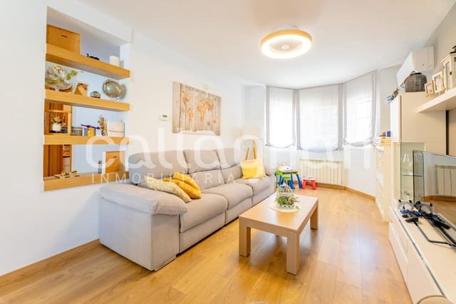 4 makuuhuone Rivitalo myytävänä paikassa La Pobla de Vallbona mukana uima-altaan 
autotalli - 650 000 € (Ref: 9920606)