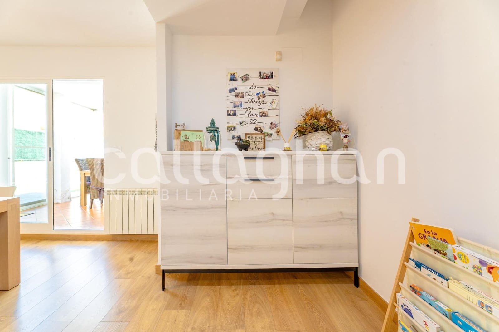 4 makuuhuone Rivitalo myytävänä paikassa La Pobla de Vallbona mukana uima-altaan 
autotalli - 650 000 € (Ref: 9920606)
