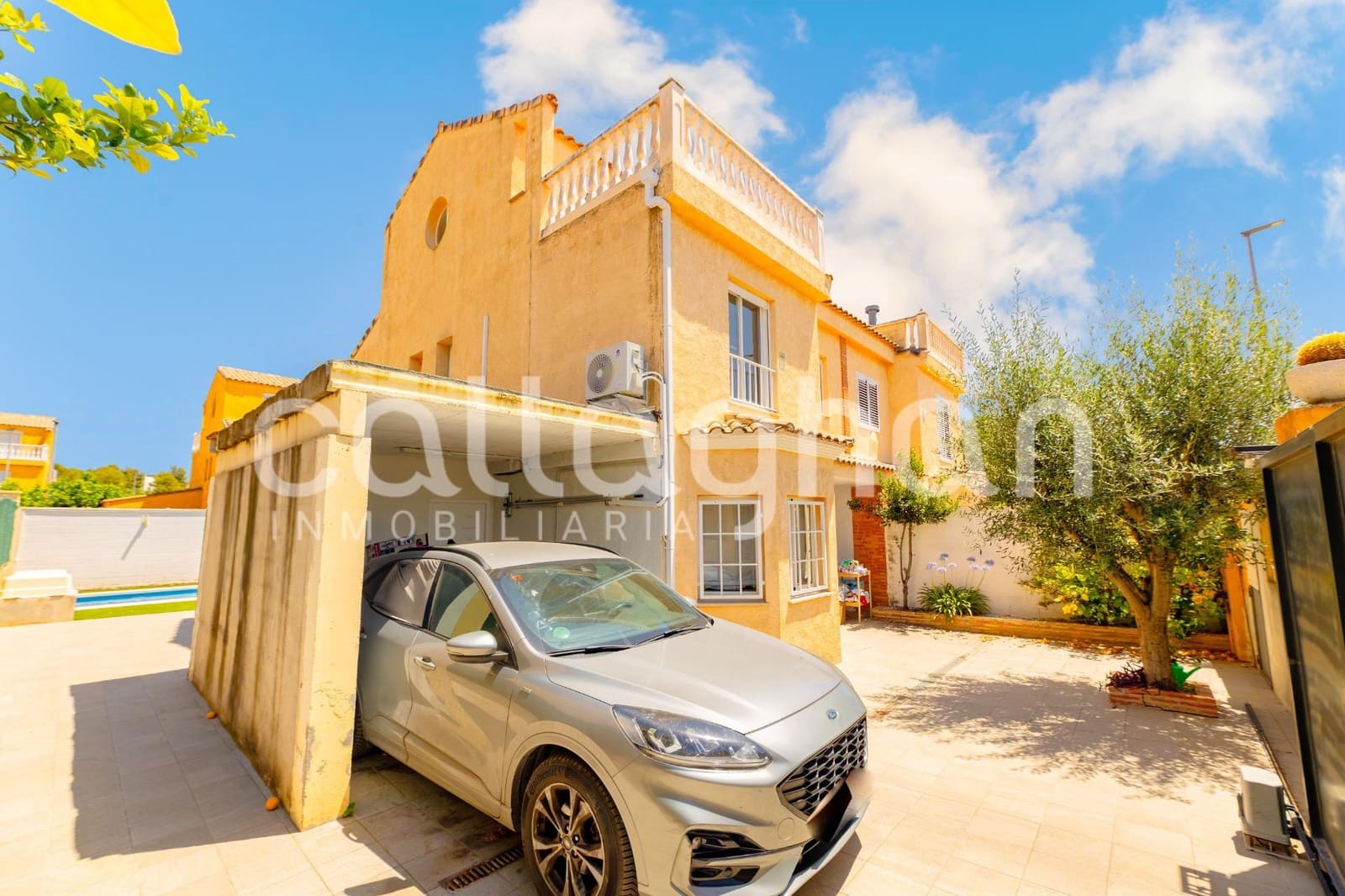 4 makuuhuone Rivitalo myytävänä paikassa La Pobla de Vallbona mukana uima-altaan 
autotalli - 650 000 € (Ref: 9920606)