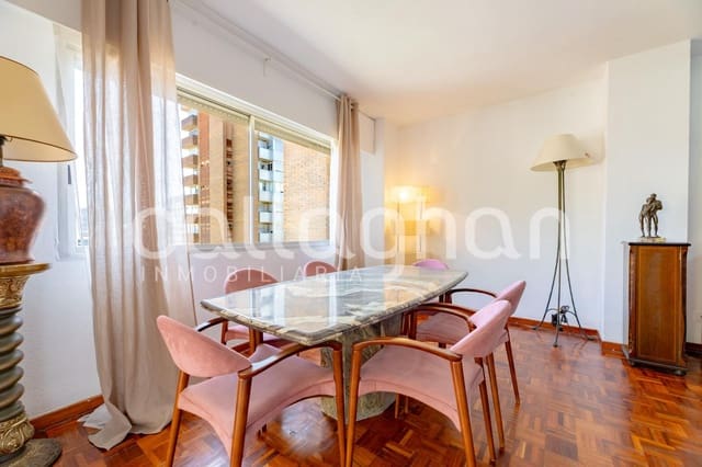 4 soveværelse Lejlighed til salg i Jaume Roig, Valencia by med garage - € 695.000 (Ref: 9927624)