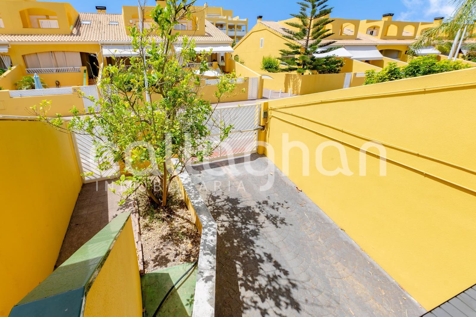 4 bedroom Terraced Villa for sale in Almarda with pool - € 410,000 (Ref: 9929554)