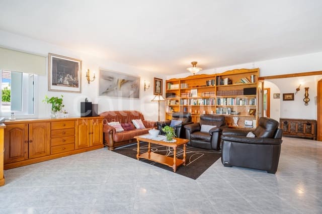 3 soveværelse Villa til salg i Ciutadella de Menorca med swimmingpool - € 1.150.000 (Ref: 9940334)