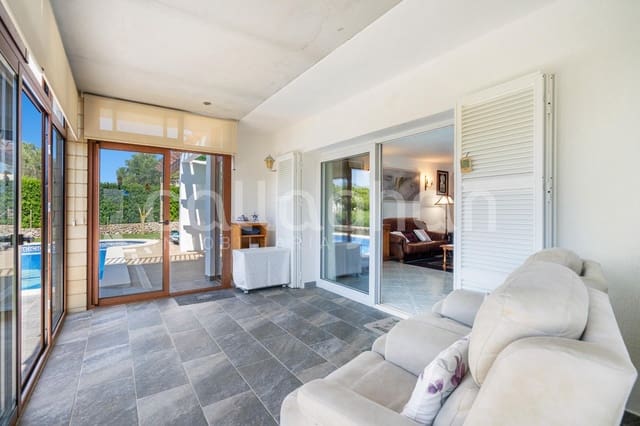 3 soveværelse Villa til salg i Ciutadella de Menorca med swimmingpool - € 1.150.000 (Ref: 9940334)
