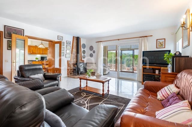 3 soveværelse Villa til salg i Ciutadella de Menorca med swimmingpool - € 1.150.000 (Ref: 9940334)