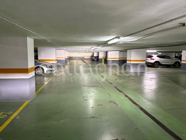 Garage à louer à Exposicio, Valence ville - 110 € (Ref: 9948095)