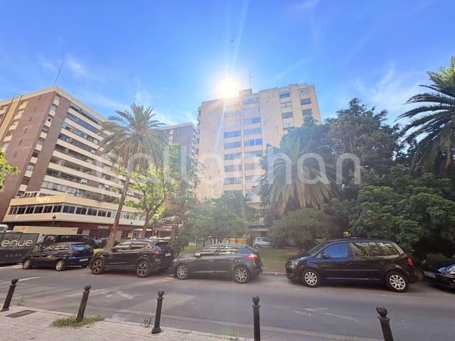 Garage à louer à Exposicio, Valence ville - 110 € (Ref: 9948095)
