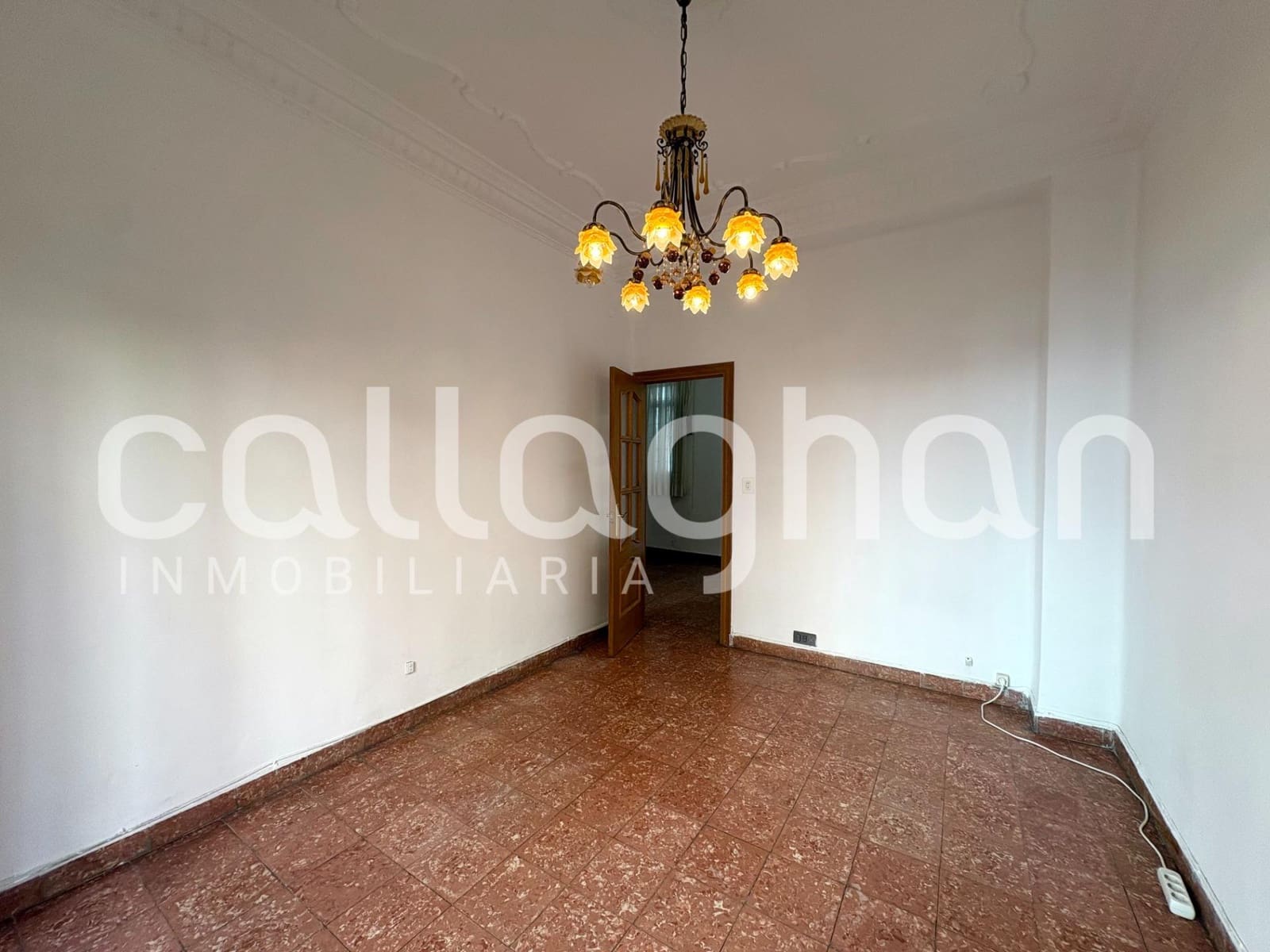 5 soveværelse Lejlighed til leje i Valencia by - € 1.700 (Ref: 9948097)