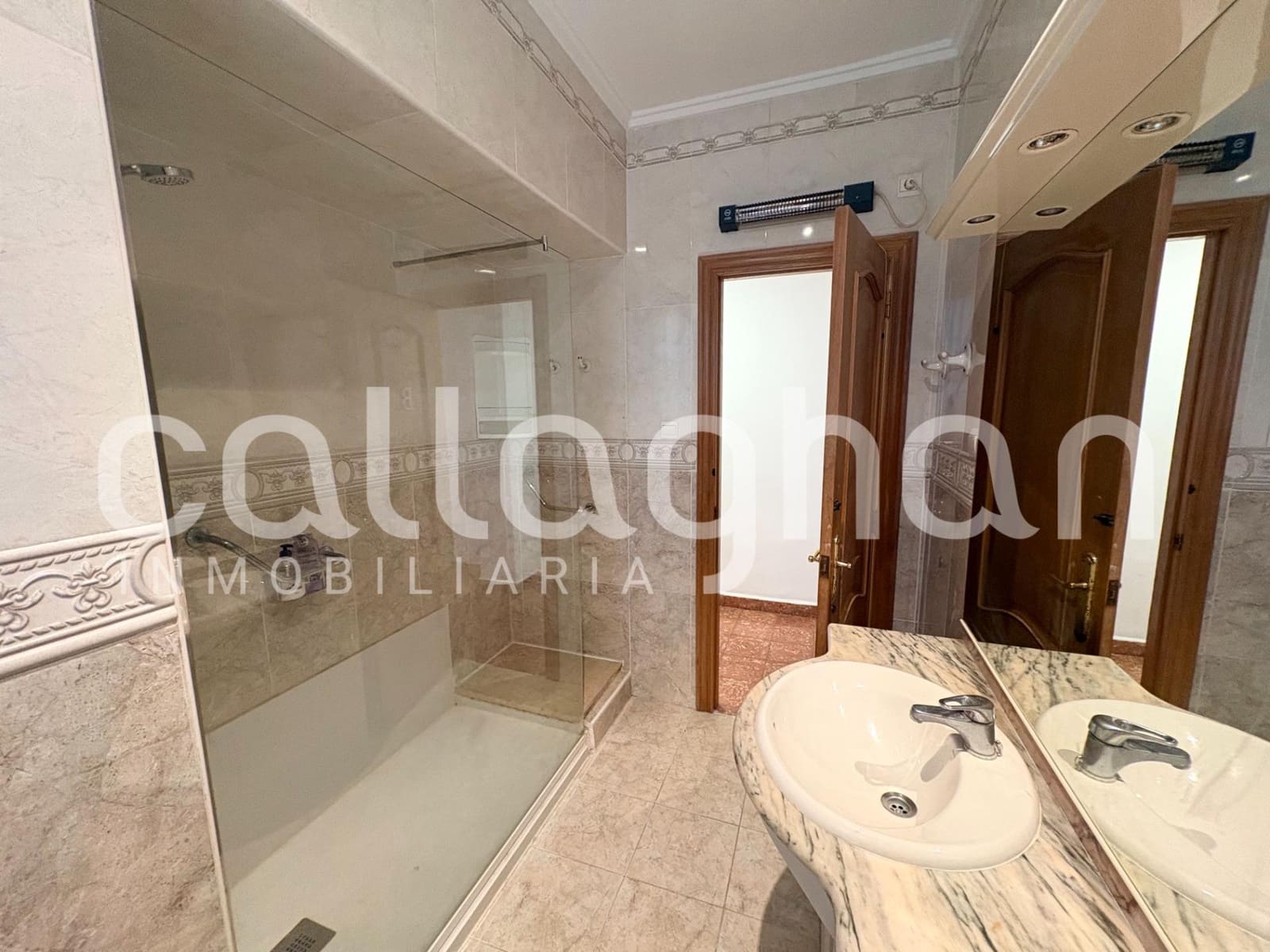 5 soveværelse Lejlighed til leje i Valencia by - € 1.700 (Ref: 9948097)