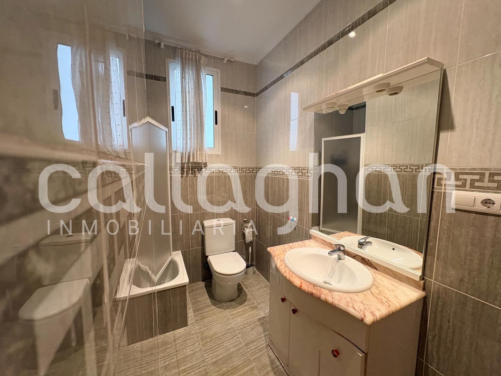 5 soveværelse Lejlighed til leje i Valencia by - € 1.700 (Ref: 9948097)