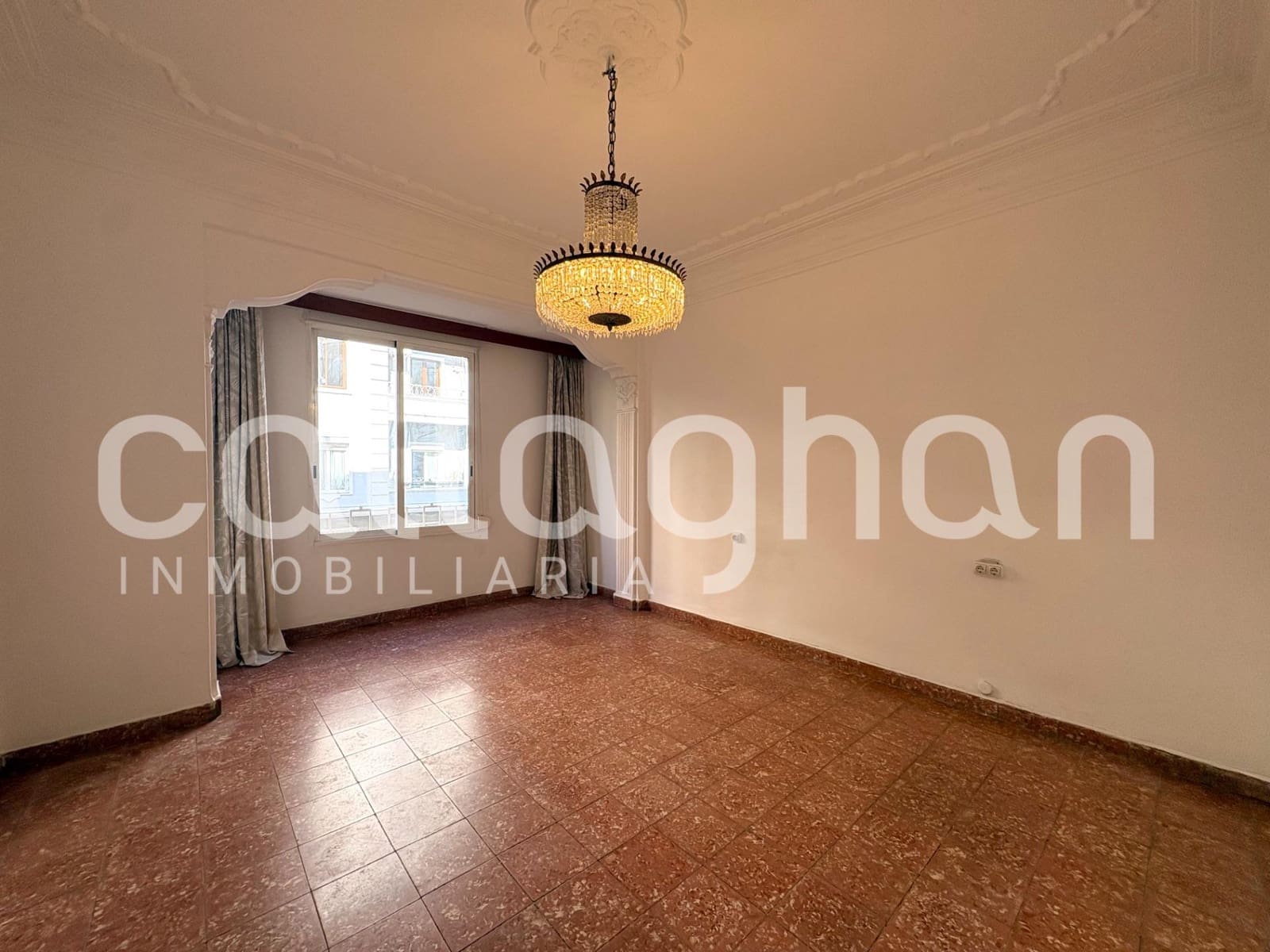 5 soveværelse Lejlighed til leje i Valencia by - € 1.700 (Ref: 9948097)