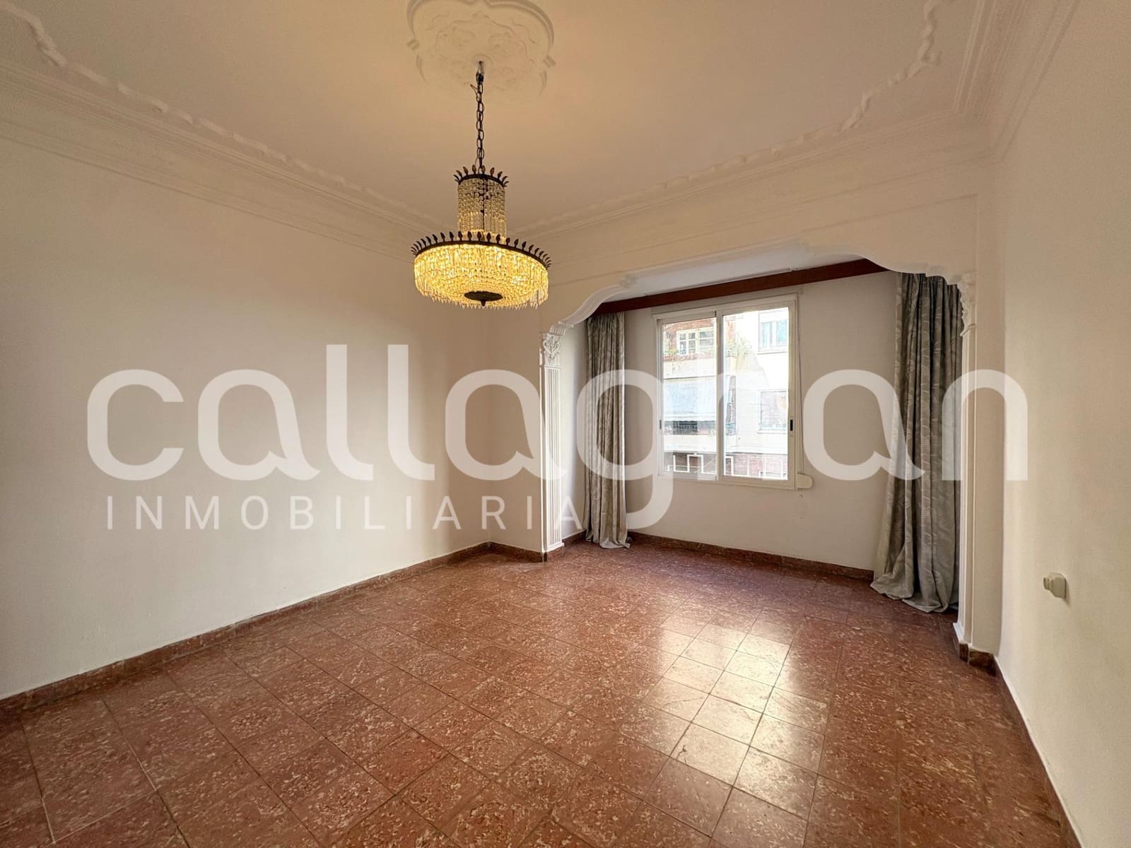 5 soveværelse Lejlighed til leje i Valencia by - € 1.700 (Ref: 9948097)