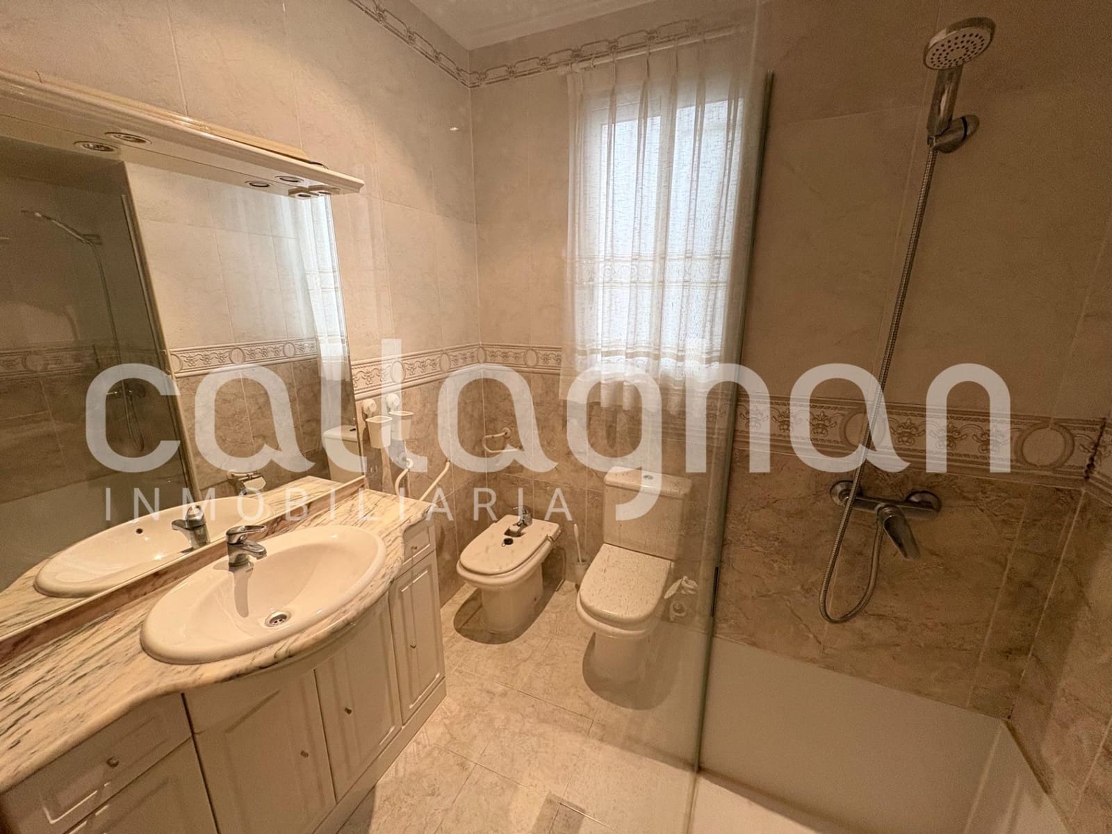 5 soveværelse Lejlighed til leje i Valencia by - € 1.700 (Ref: 9948097)