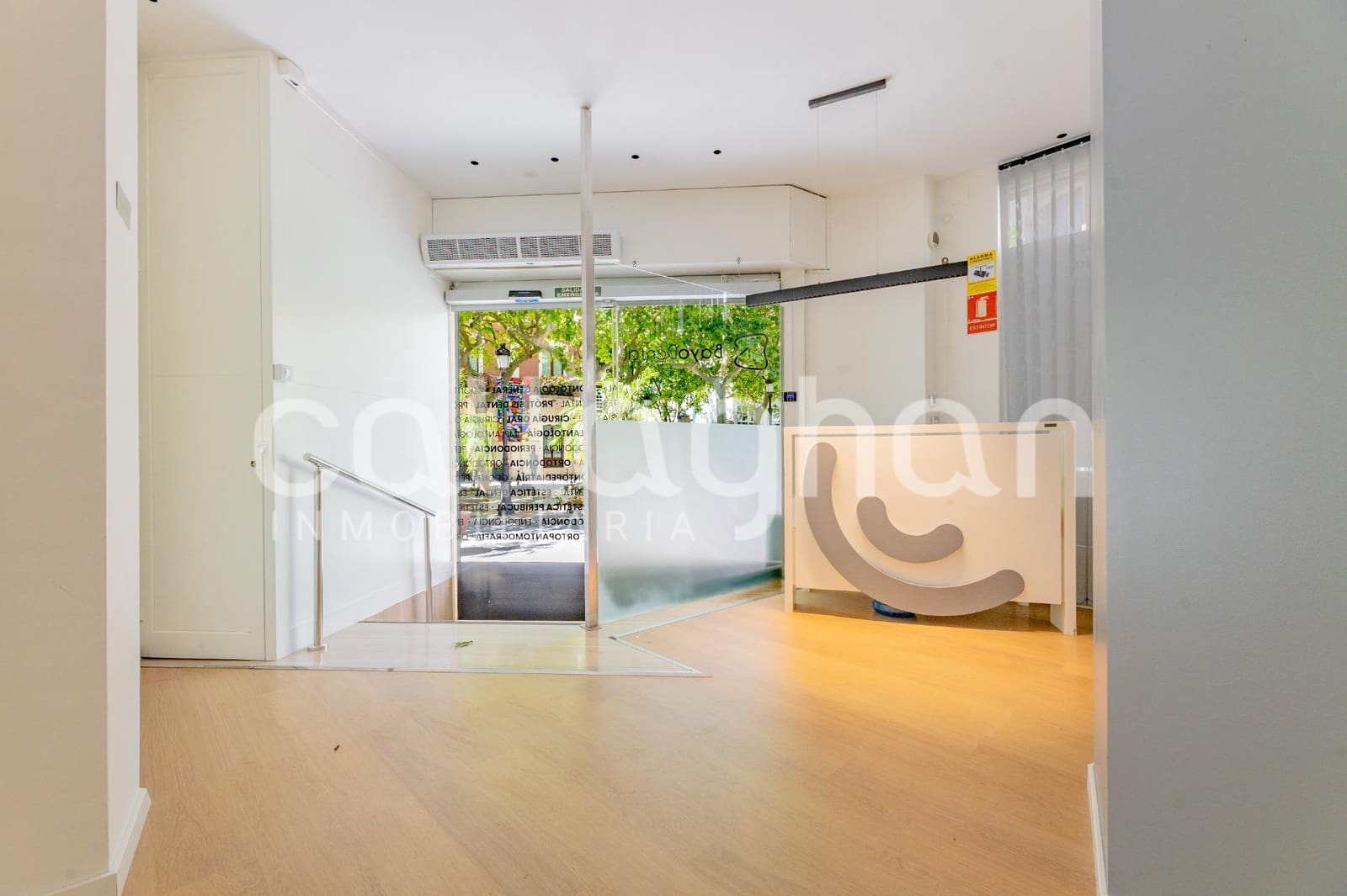 Erhverv til leje i Gandia - € 2.400 (Ref: 9963311)
