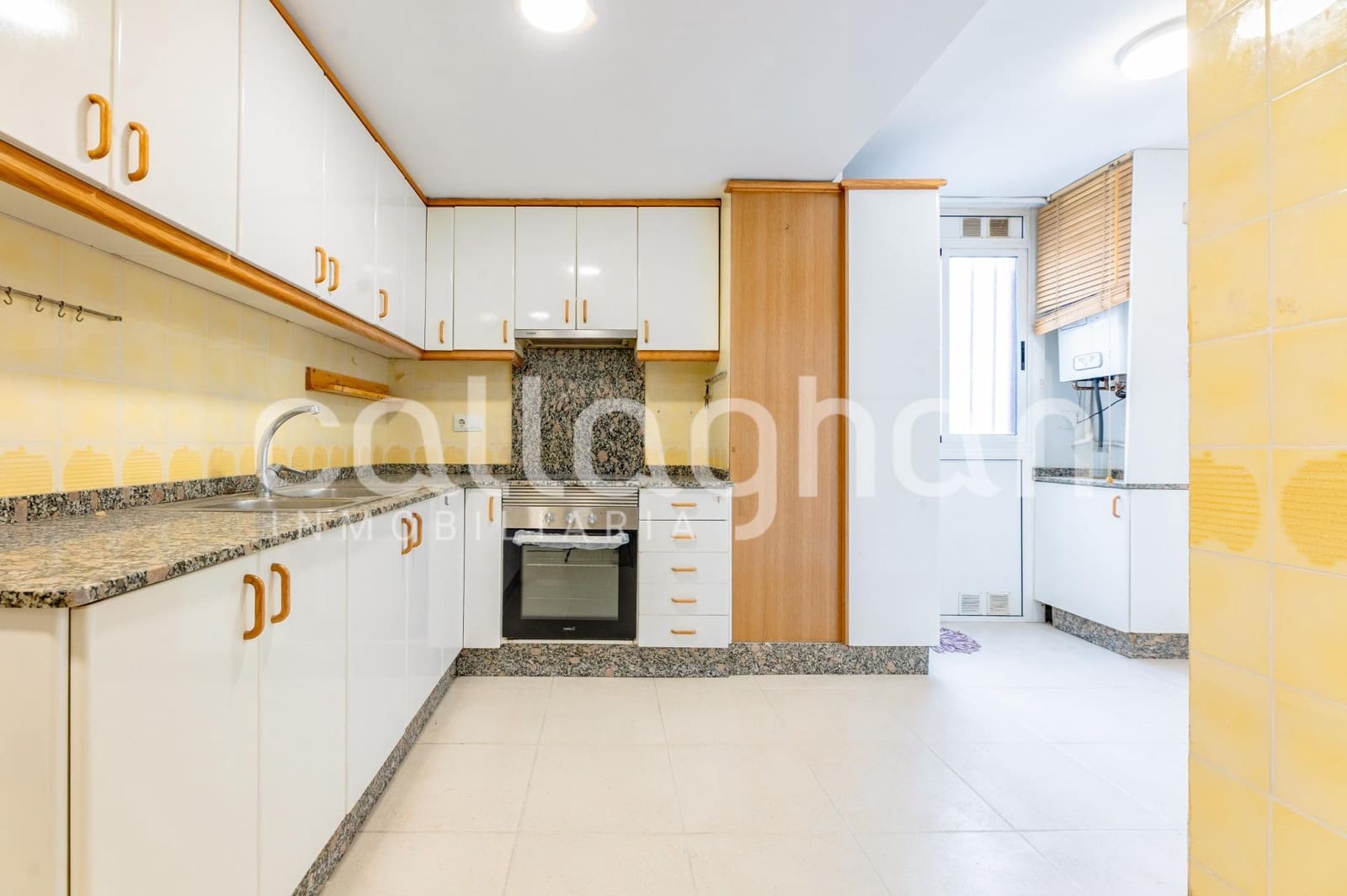 3 slaapkamer Flat te huur in Valencia stad met garage - € 1.600 (Ref: 9973500)