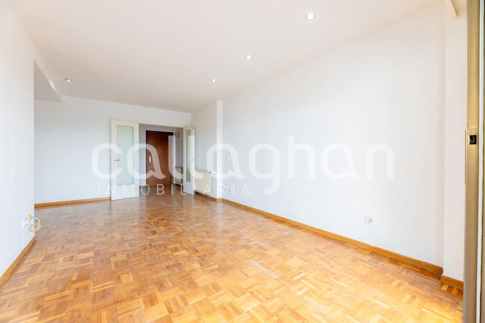 3 slaapkamer Flat te huur in Valencia stad met garage - € 1.600 (Ref: 9973500)
