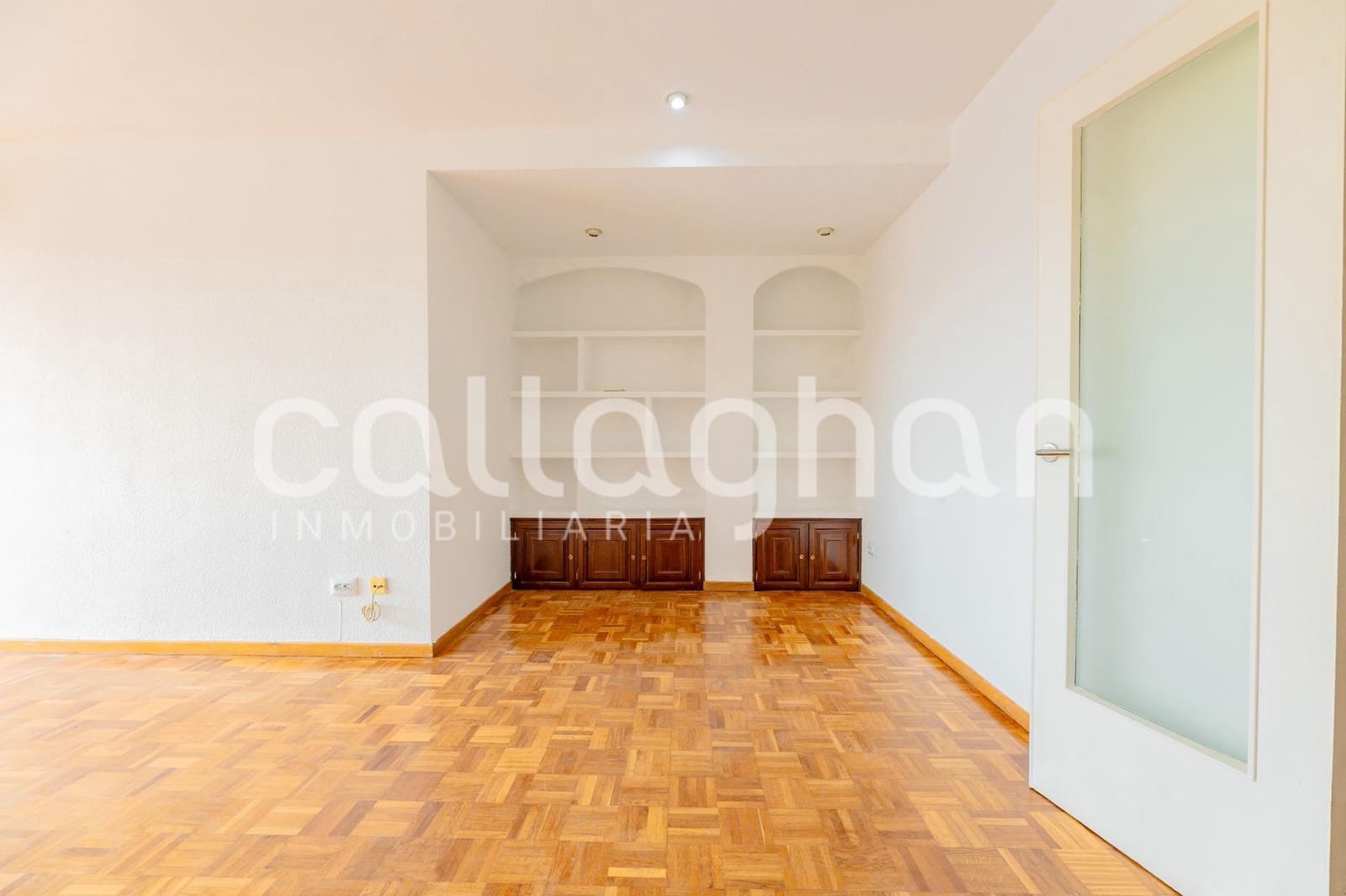 3 slaapkamer Flat te huur in Valencia stad met garage - € 1.600 (Ref: 9973500)