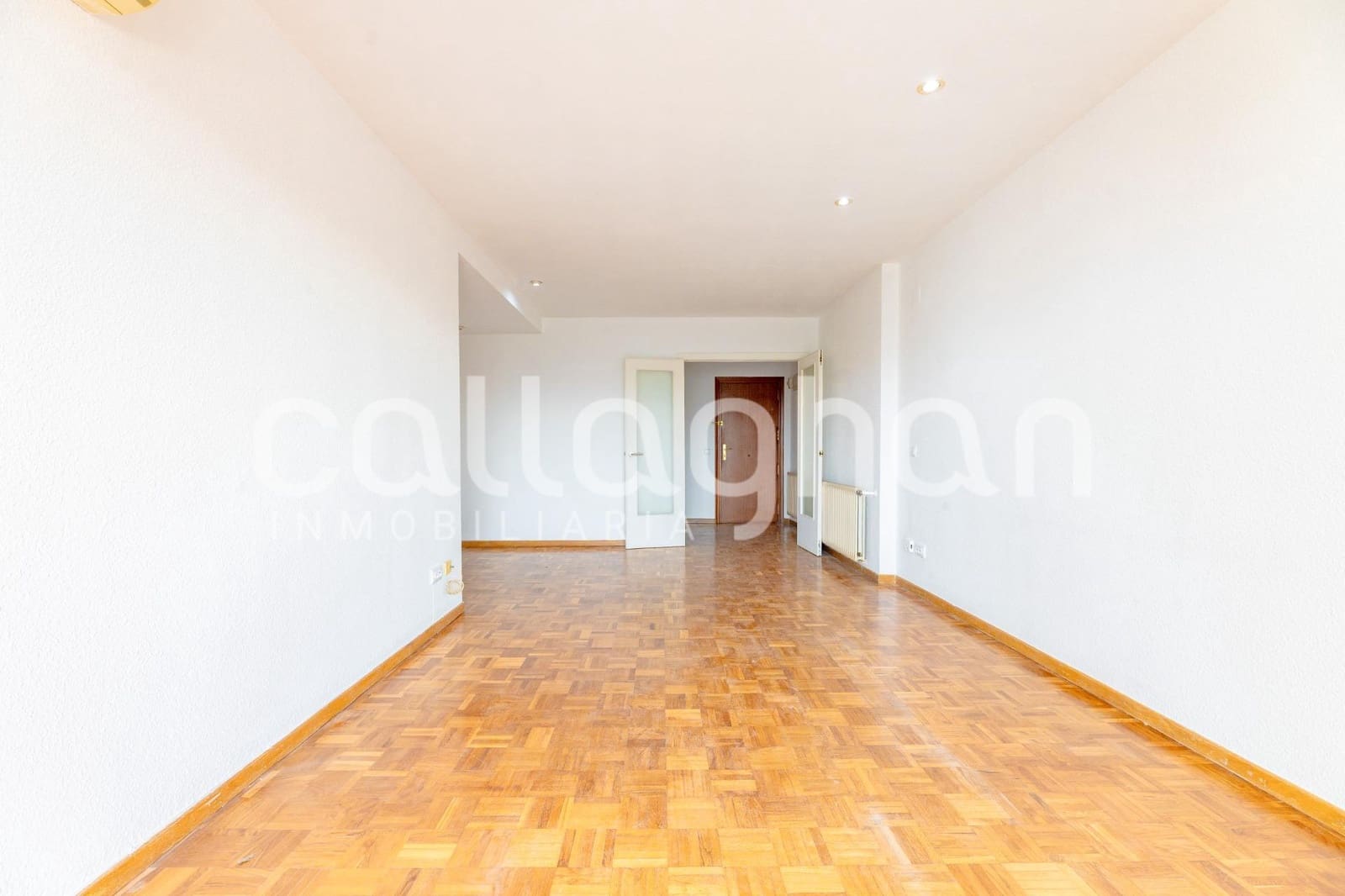3 slaapkamer Flat te huur in Valencia stad met garage - € 1.600 (Ref: 9973500)