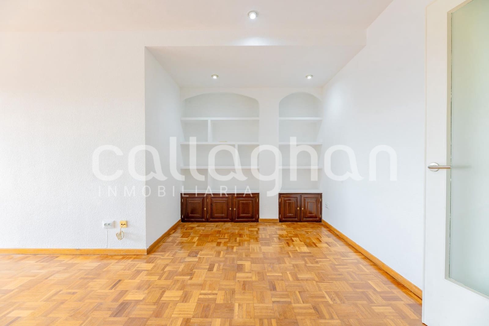 3 slaapkamer Flat te huur in Valencia stad met garage - € 1.600 (Ref: 9973500)