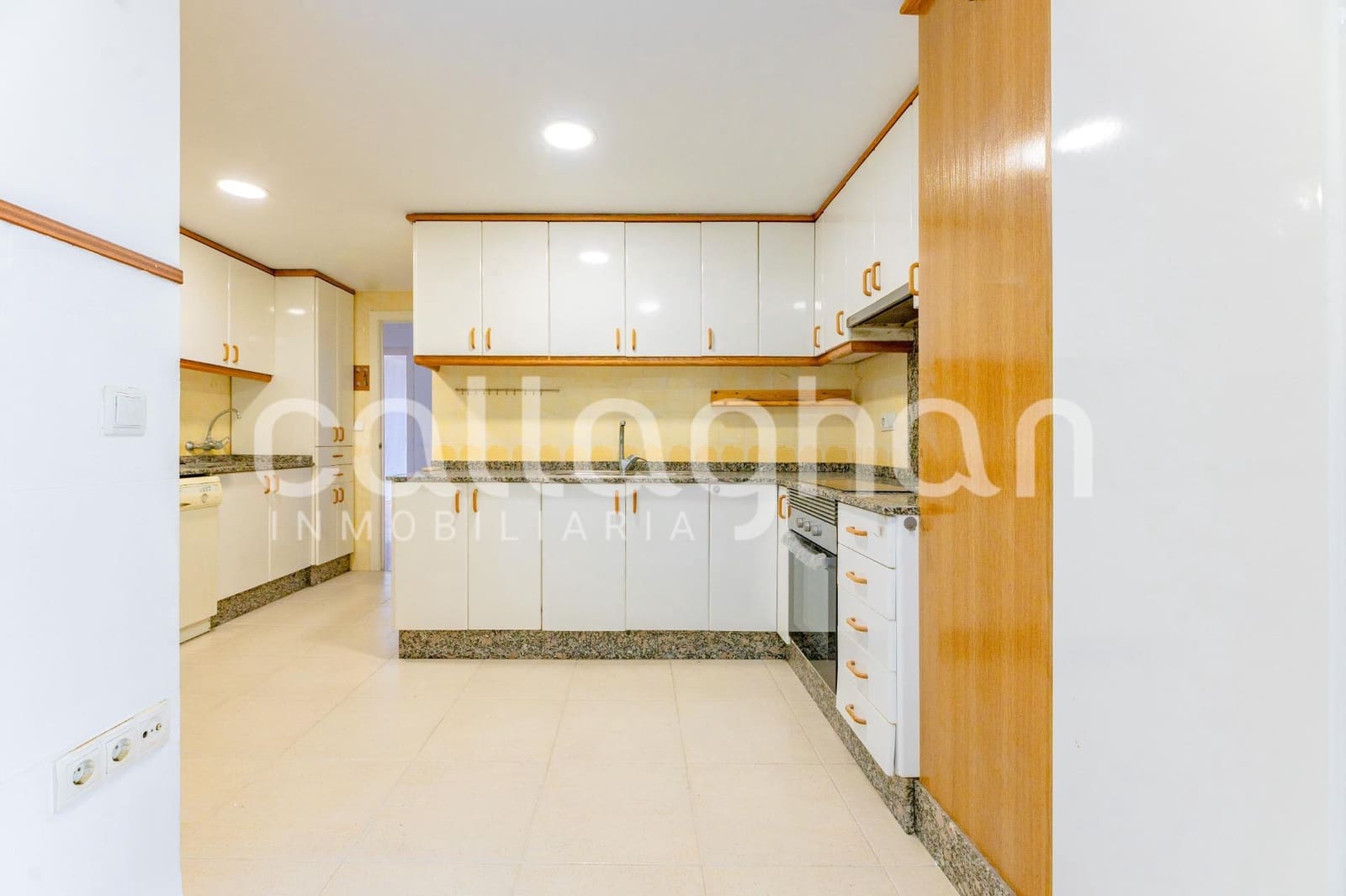 3 slaapkamer Flat te huur in Valencia stad met garage - € 1.600 (Ref: 9973500)