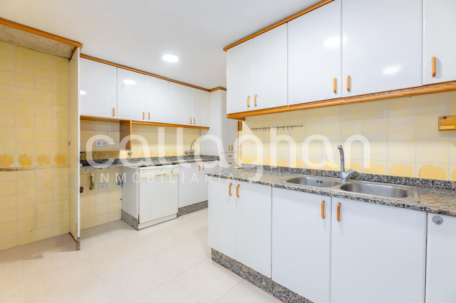 3 slaapkamer Flat te huur in Valencia stad met garage - € 1.600 (Ref: 9973500)