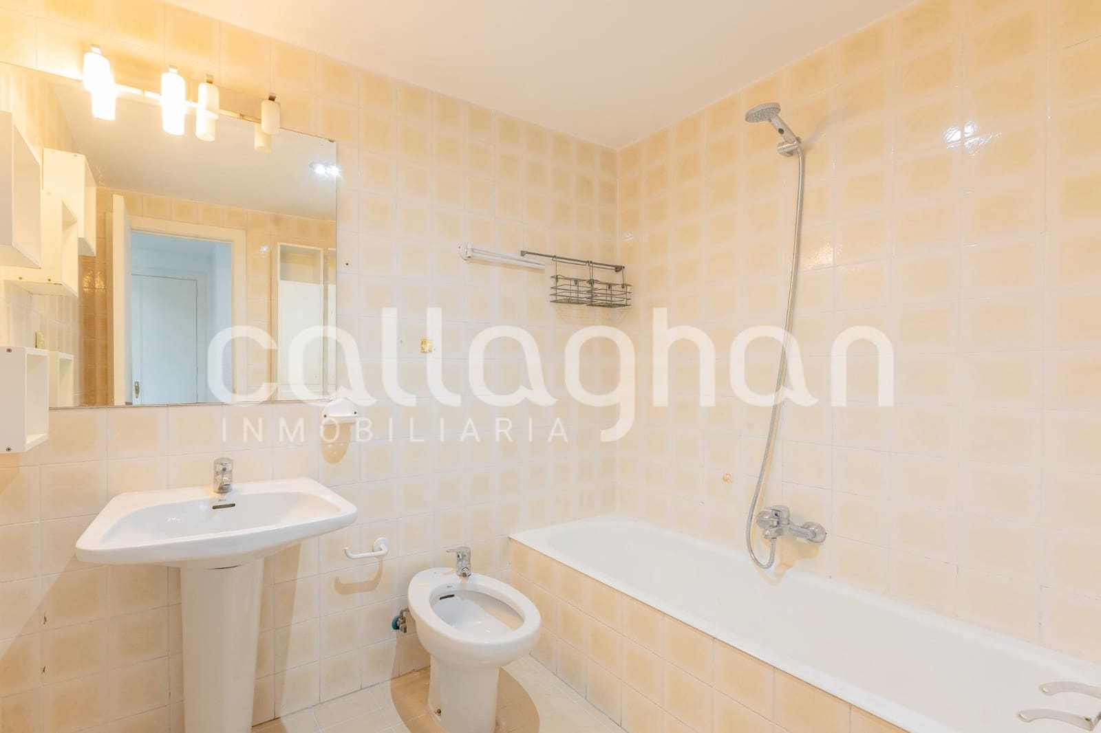 3 slaapkamer Flat te huur in Valencia stad met garage - € 1.600 (Ref: 9973500)