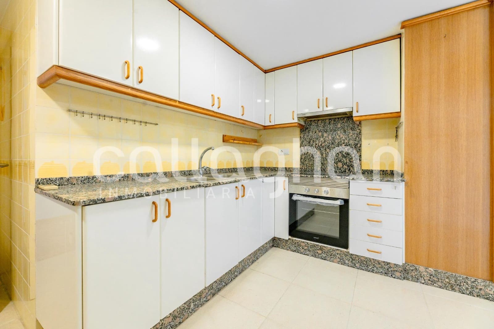 3 slaapkamer Flat te huur in Valencia stad met garage - € 1.600 (Ref: 9973500)