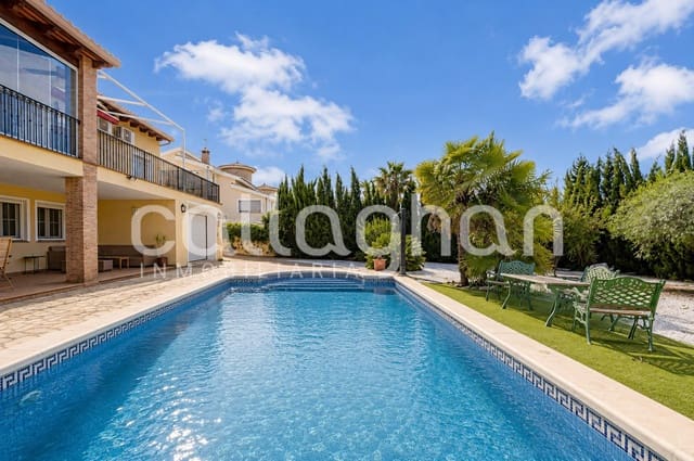 4 soverom Villa til salgs i Alzira med svømmebasseng garasje - € 420 000 (Ref: 9994401)