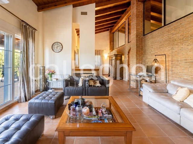 4 soverom Villa til salgs i Alzira med svømmebasseng garasje - € 420 000 (Ref: 9994401)