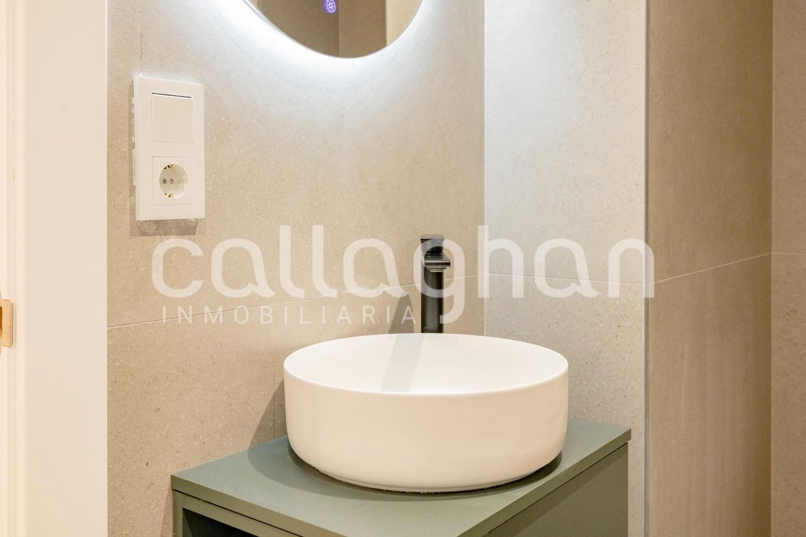 Piso de 3 habitaciones en València ciudad en venta - 420.000 € (Ref: 9997230)