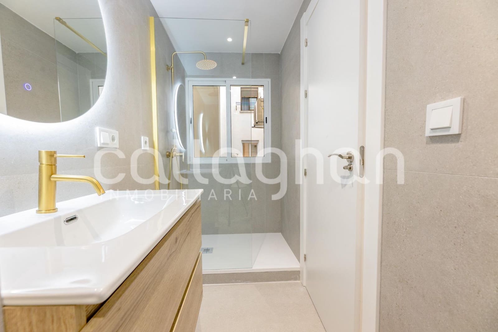 Piso de 3 habitaciones en València ciudad en venta - 420.000 € (Ref: 9997230)