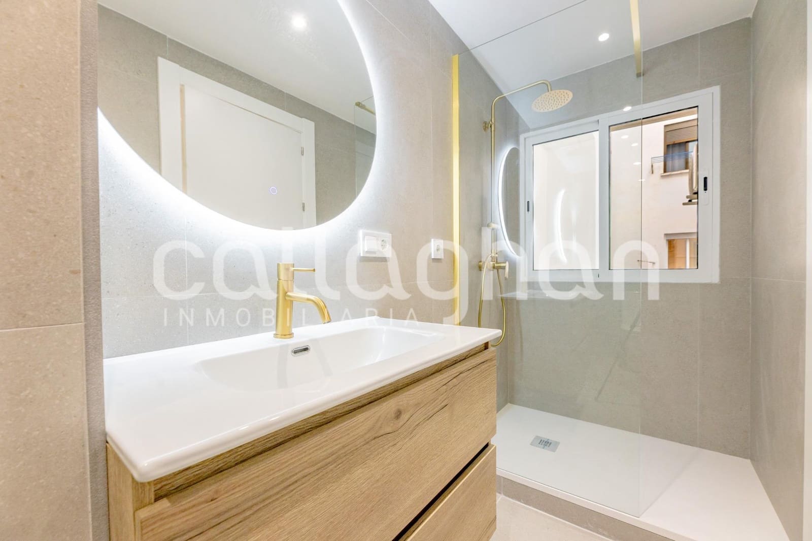 Piso de 3 habitaciones en València ciudad en venta - 420.000 € (Ref: 9997230)