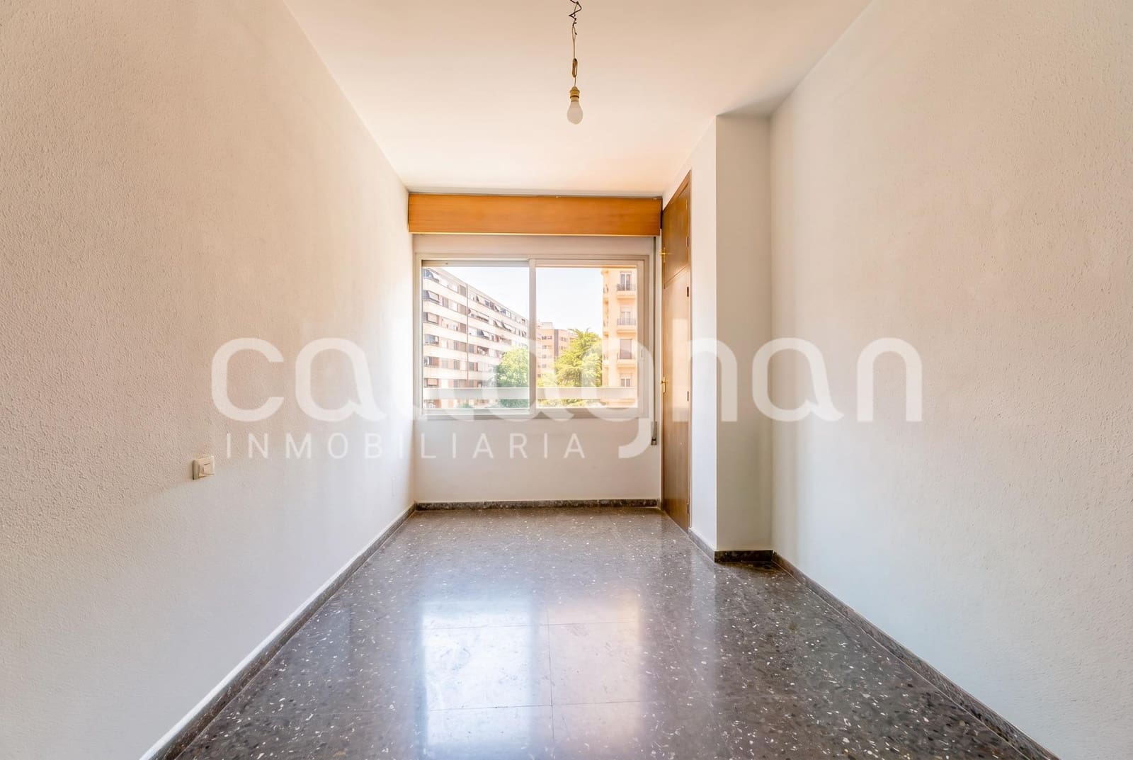 3 bedroom Flat for sale in Valencia city with garage - € 360,000 (Ref: 9997233)
