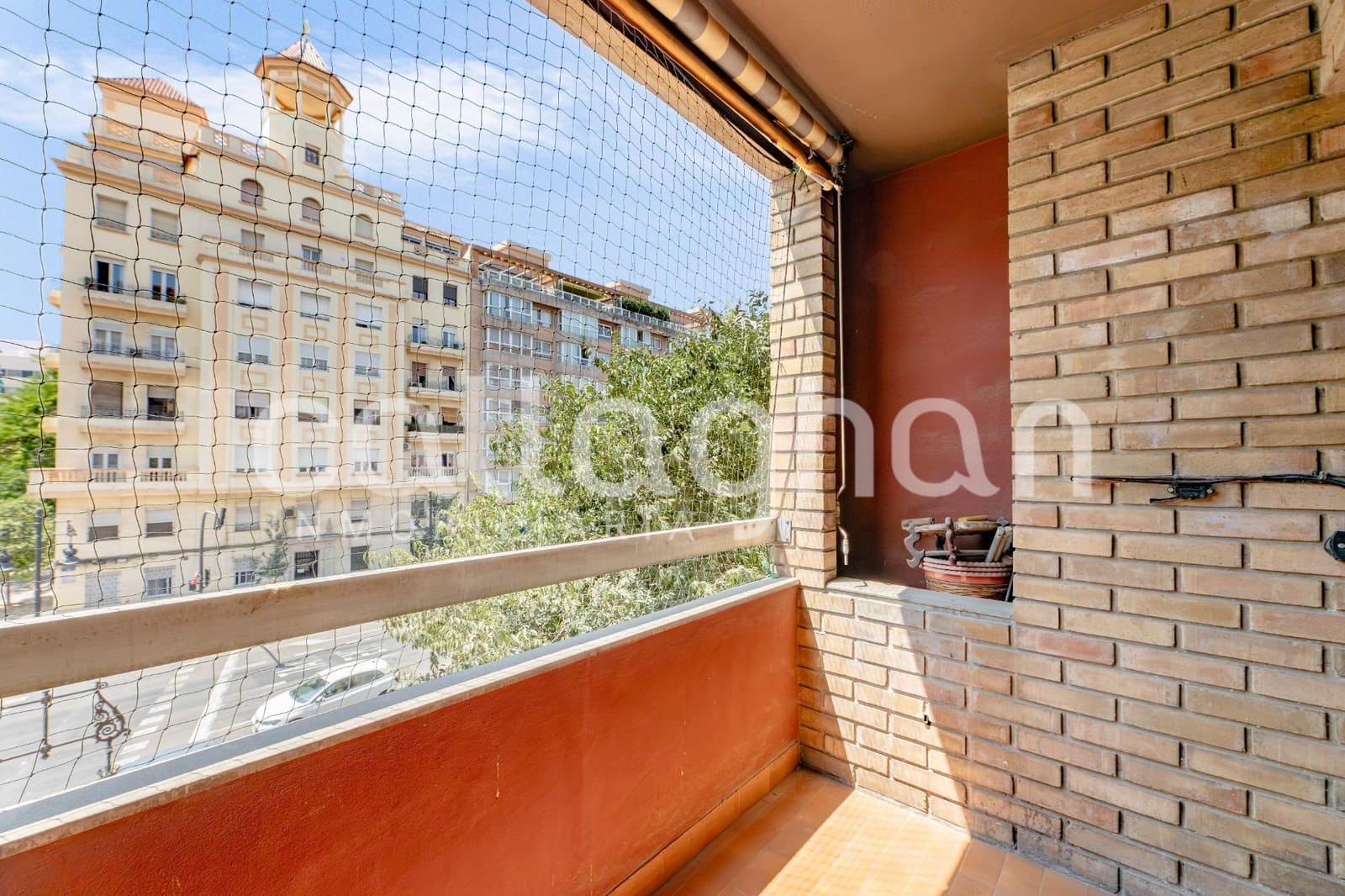 3 bedroom Flat for sale in Valencia city with garage - € 360,000 (Ref: 9997233)