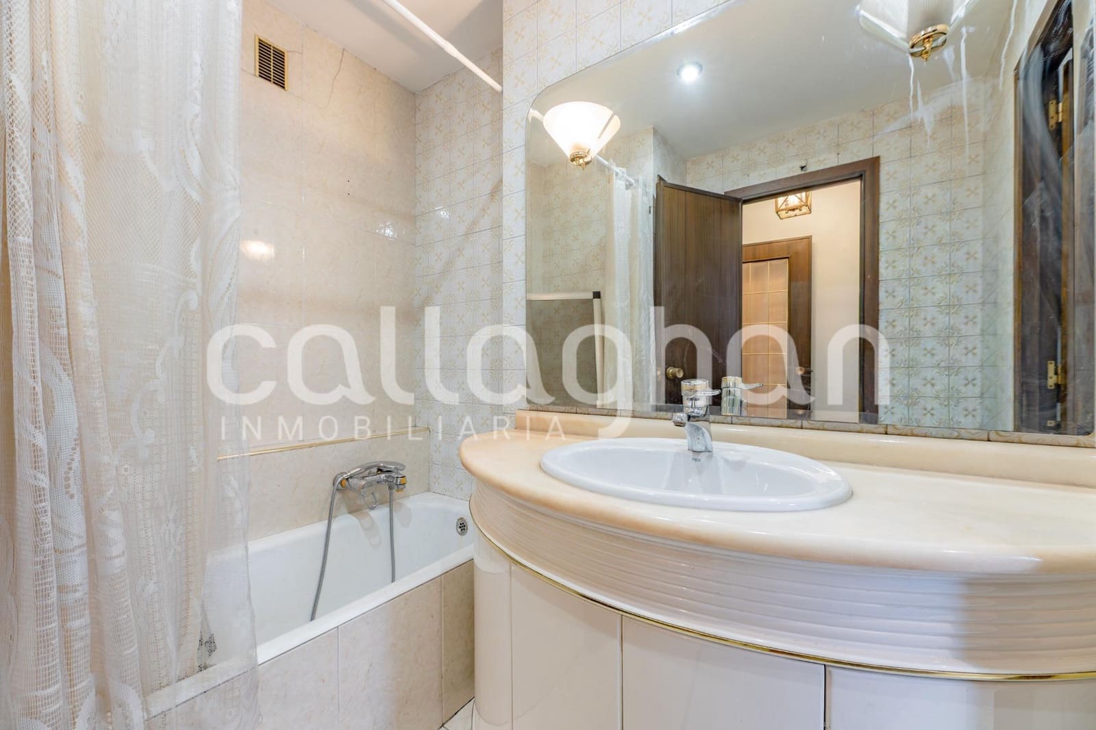 3 bedroom Flat for sale in Valencia city with garage - € 360,000 (Ref: 9997233)