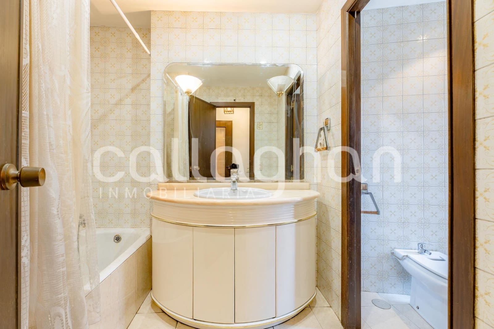 3 bedroom Flat for sale in Valencia city with garage - € 360,000 (Ref: 9997233)