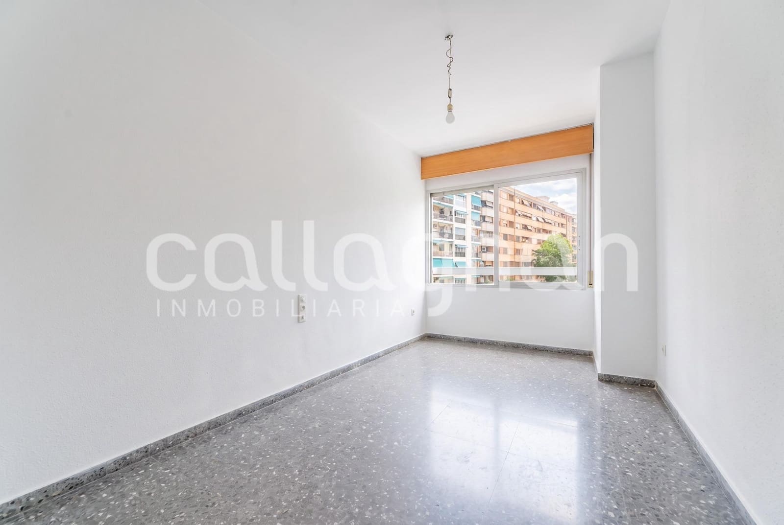 3 bedroom Flat for sale in Valencia city with garage - € 360,000 (Ref: 9997233)