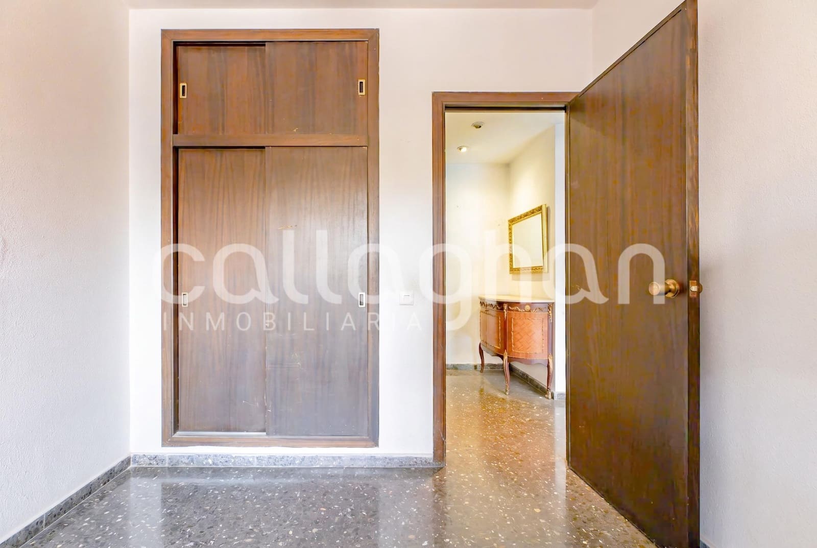 3 bedroom Flat for sale in Valencia city with garage - € 360,000 (Ref: 9997233)