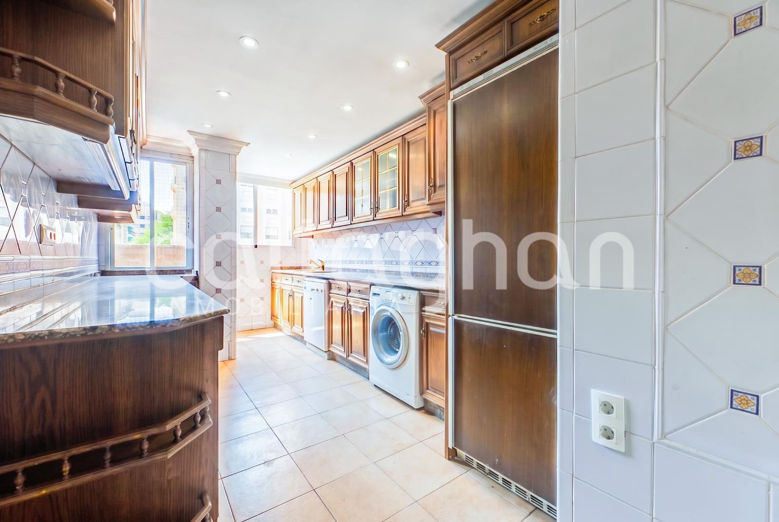 3 bedroom Flat for sale in Valencia city with garage - € 360,000 (Ref: 9997233)