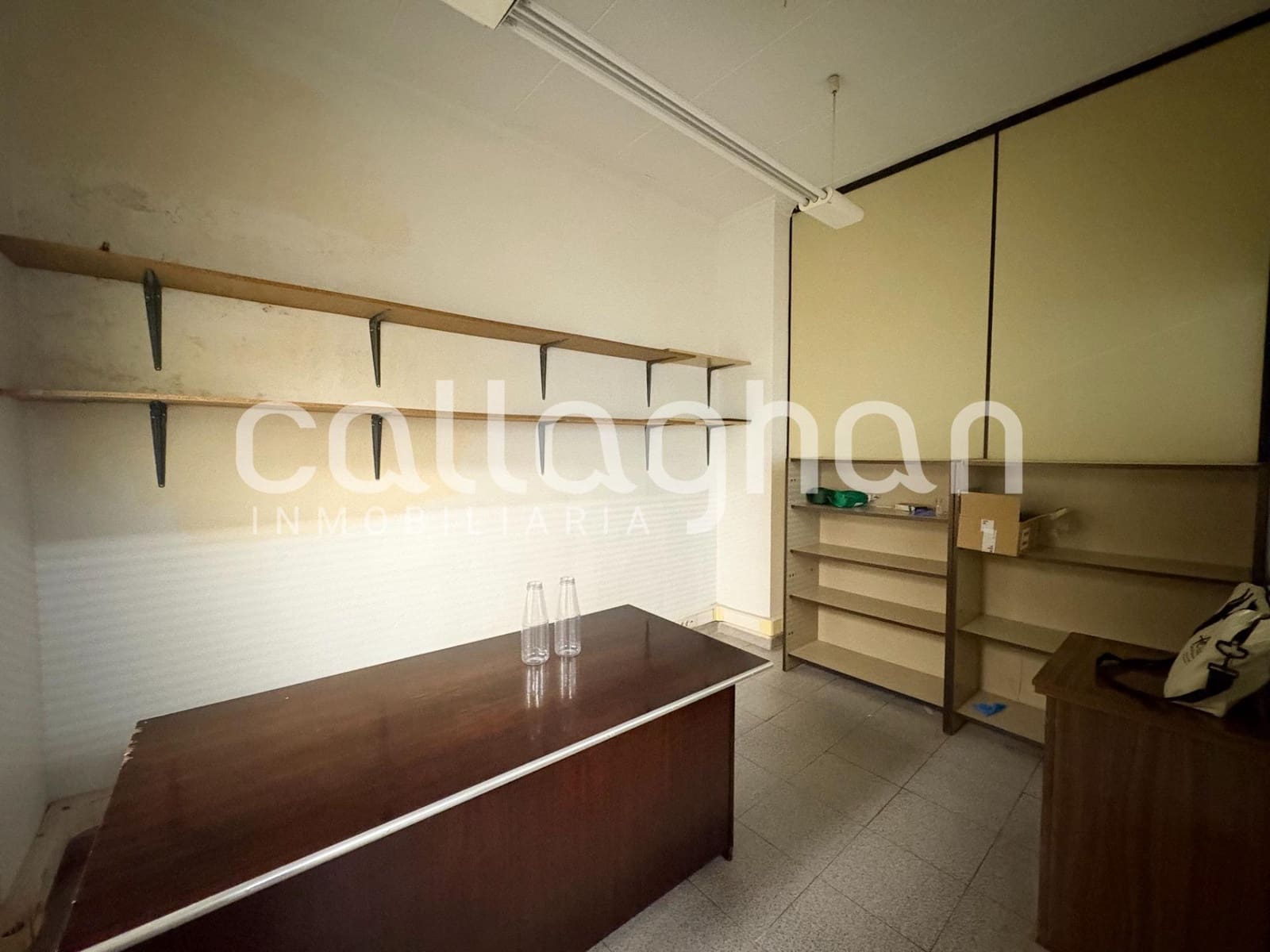 Comercial para arrendar em Valencia cidade com garagem - 1 600 € (Ref: 9998929)