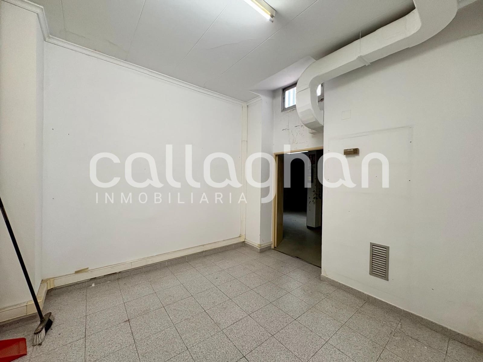 Comercial para arrendar em Valencia cidade com garagem - 1 600 € (Ref: 9998929)