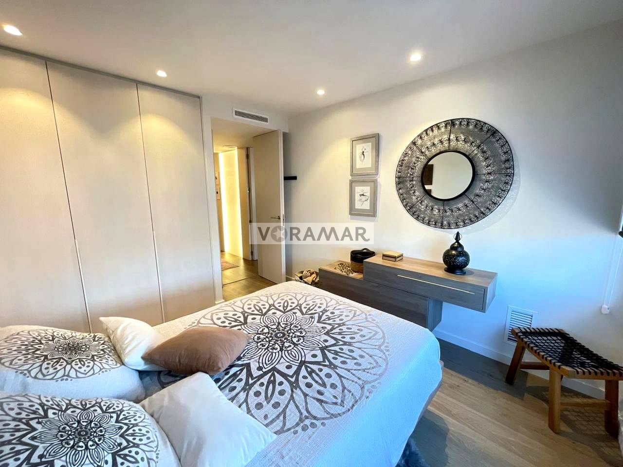 3 bedroom Flat for rent in Valencia city with garage - € 3,200 (Ref: 10024601)