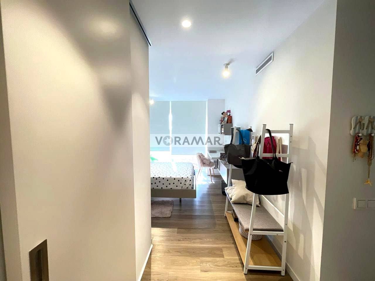 3 bedroom Flat for rent in Valencia city with garage - € 3,200 (Ref: 10024601)
