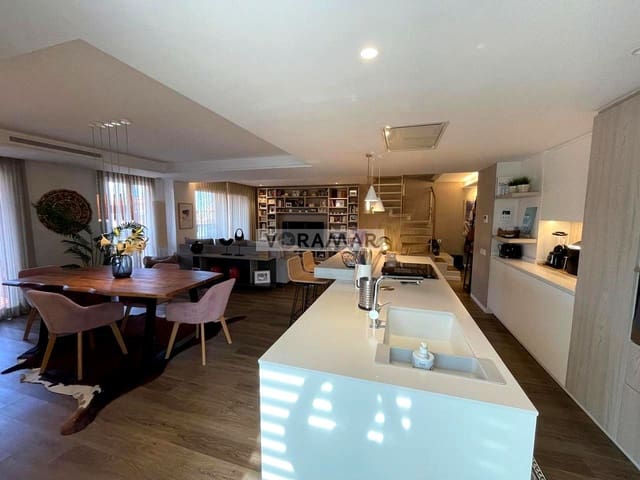3 bedroom Flat for rent in Valencia city with garage - € 3,200 (Ref: 10024601)