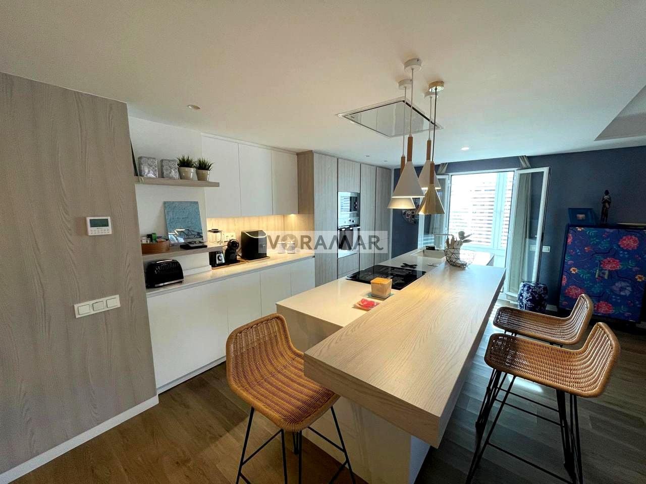 3 bedroom Flat for rent in Valencia city with garage - € 3,200 (Ref: 10024601)