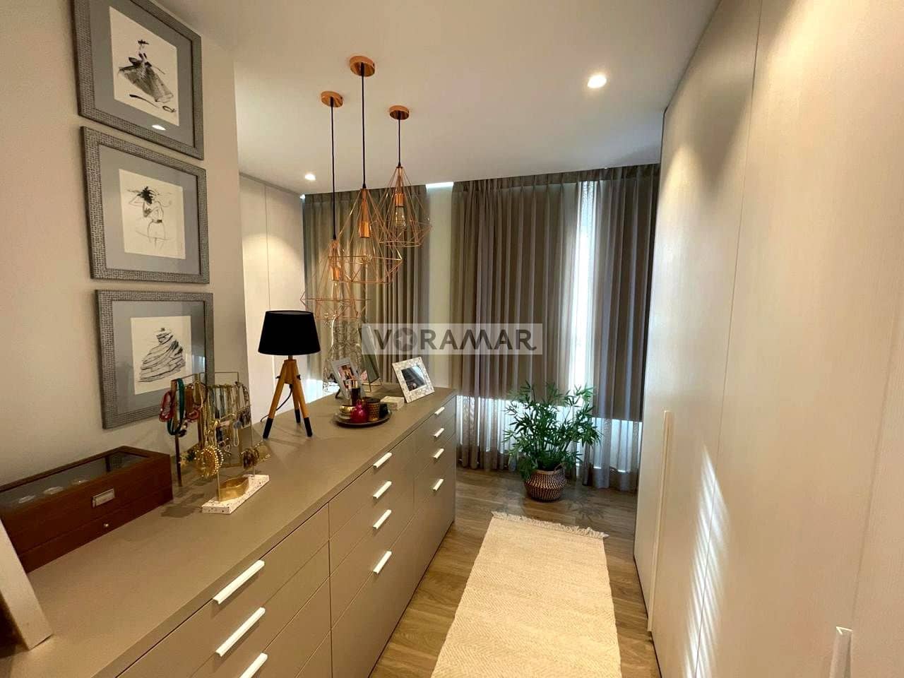 3 bedroom Flat for rent in Valencia city with garage - € 3,200 (Ref: 10024601)