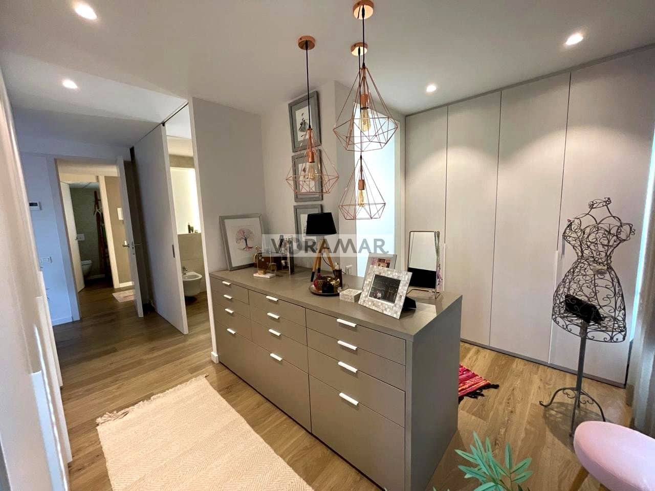 3 bedroom Flat for rent in Valencia city with garage - € 3,200 (Ref: 10024601)