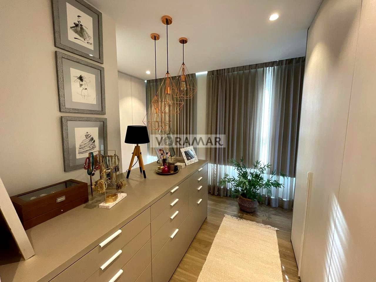 3 bedroom Flat for rent in Valencia city with garage - € 3,200 (Ref: 10024601)