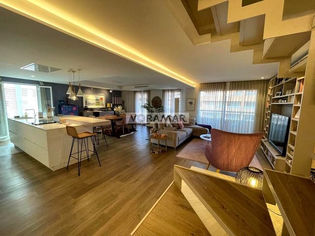 3 bedroom Flat for rent in Valencia city with garage - € 3,200 (Ref: 10024601)